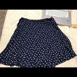 Cute mini/mid skirt ! Super cute